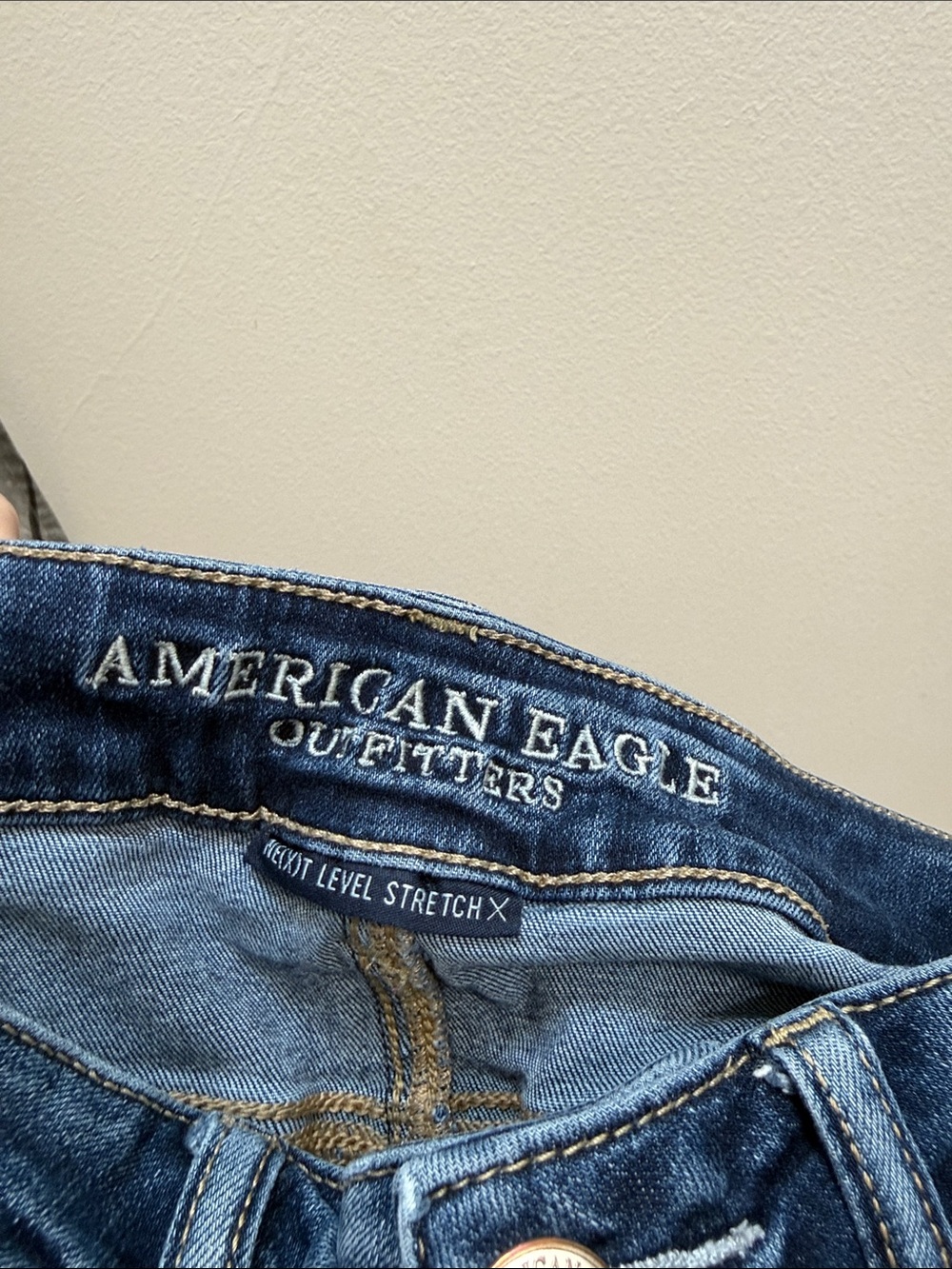Women’s American Eagle Outfitters Embroidered Floral Distressed Jean Shorts Sz 4 - Picture 9 of 16
